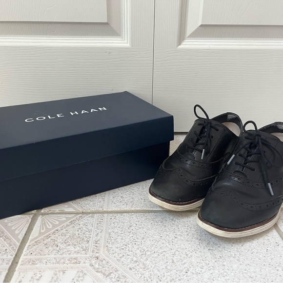 Cole Haan Classic Oxfords shoes - Picture 2 of 7